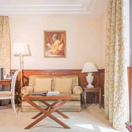 Golden Tower Hotel & Spa Florence Exterior photo A suite at the Hotel de France