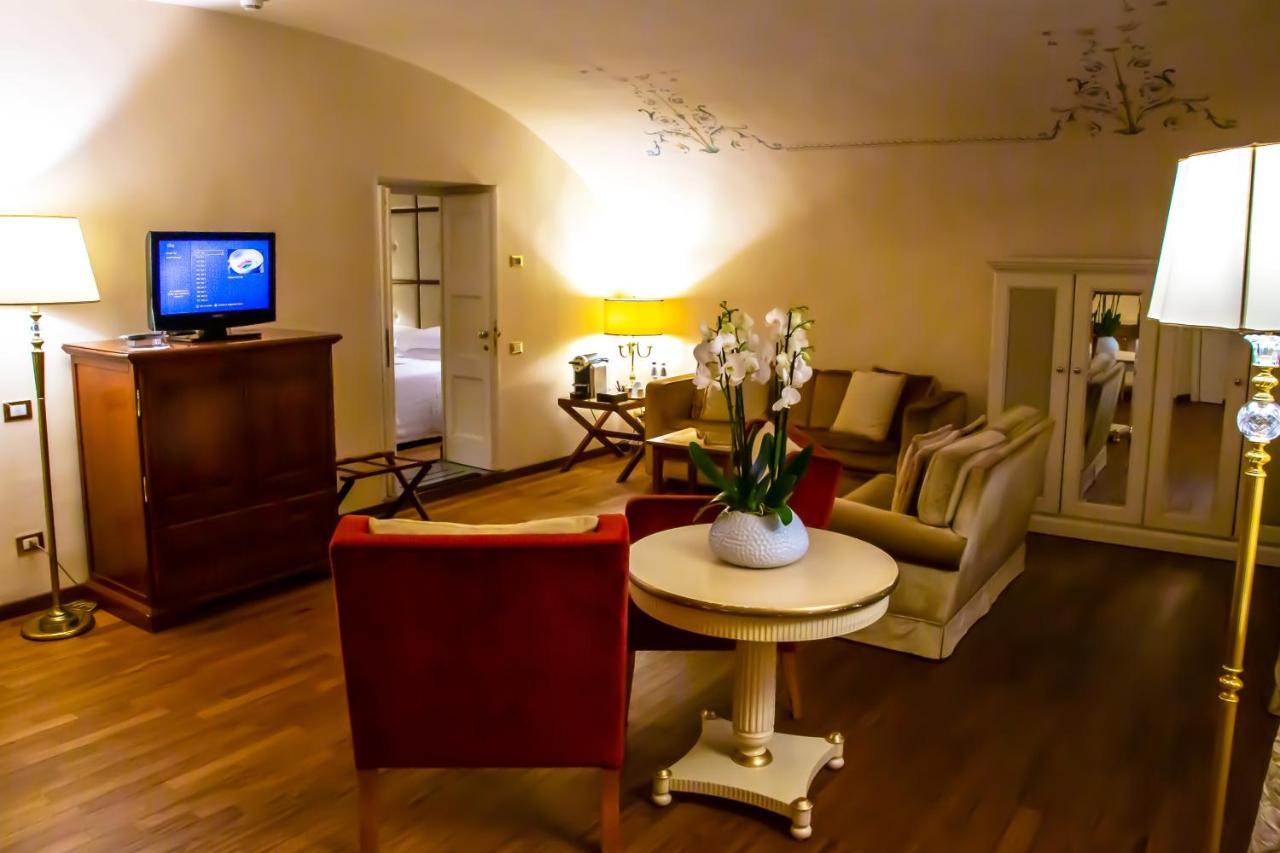 Golden Tower Hotel & Spa Florence Exterior photo A suite at the Hotel de France