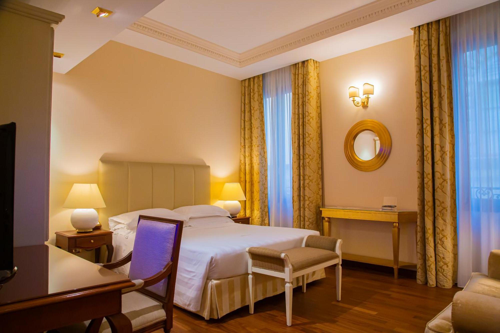 Golden Tower Hotel & Spa Florence Exterior photo A room at the hotel