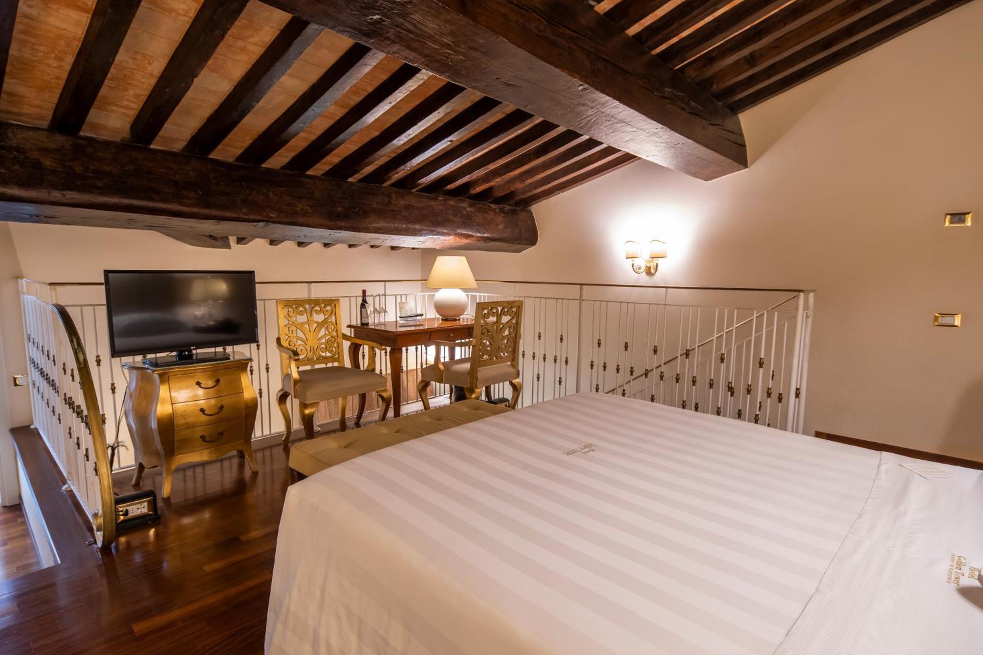 Golden Tower Hotel & Spa Florence Exterior photo A room at the hotel