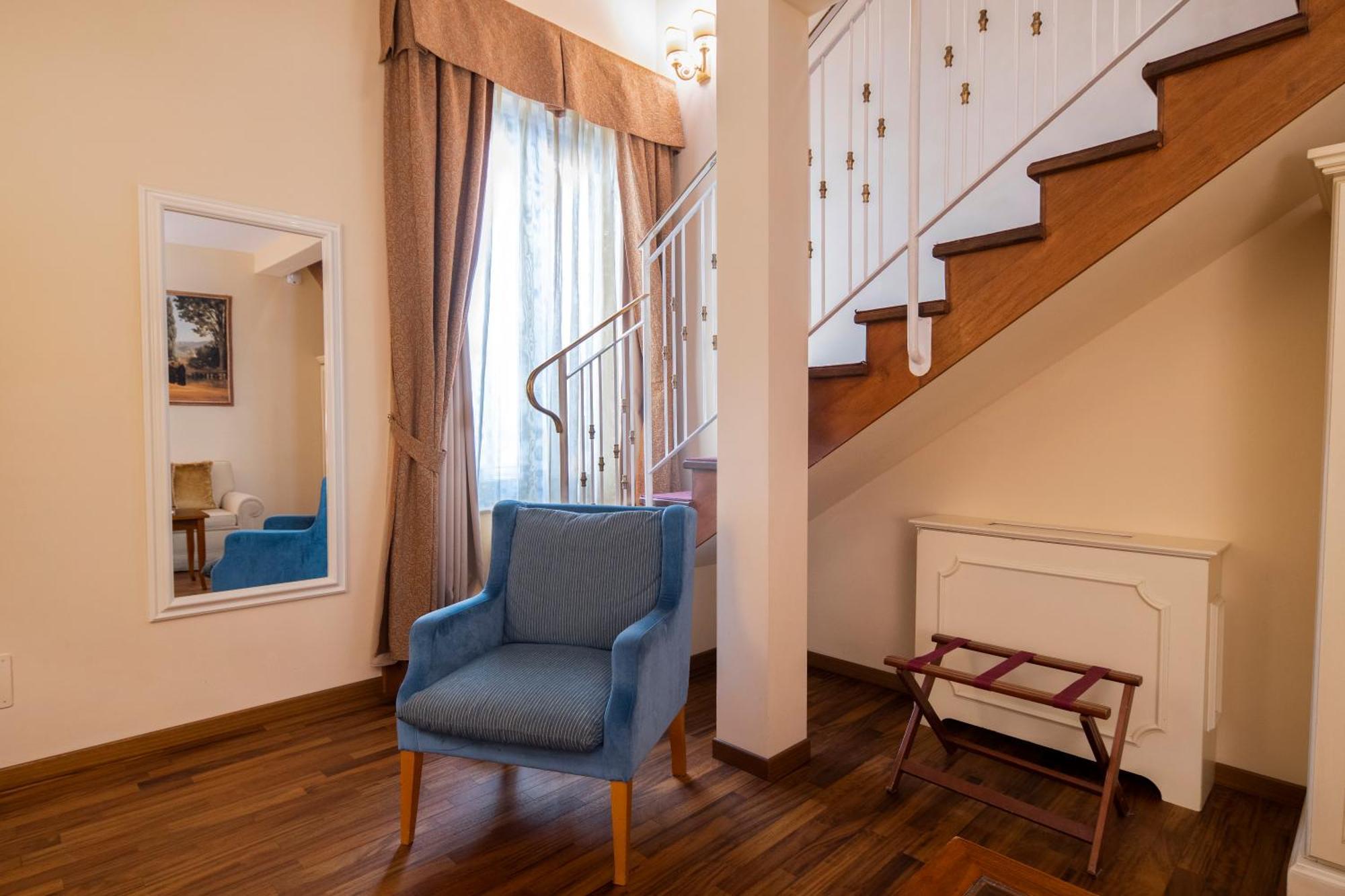 Golden Tower Hotel & Spa Florence Exterior photo Interior of the hotel