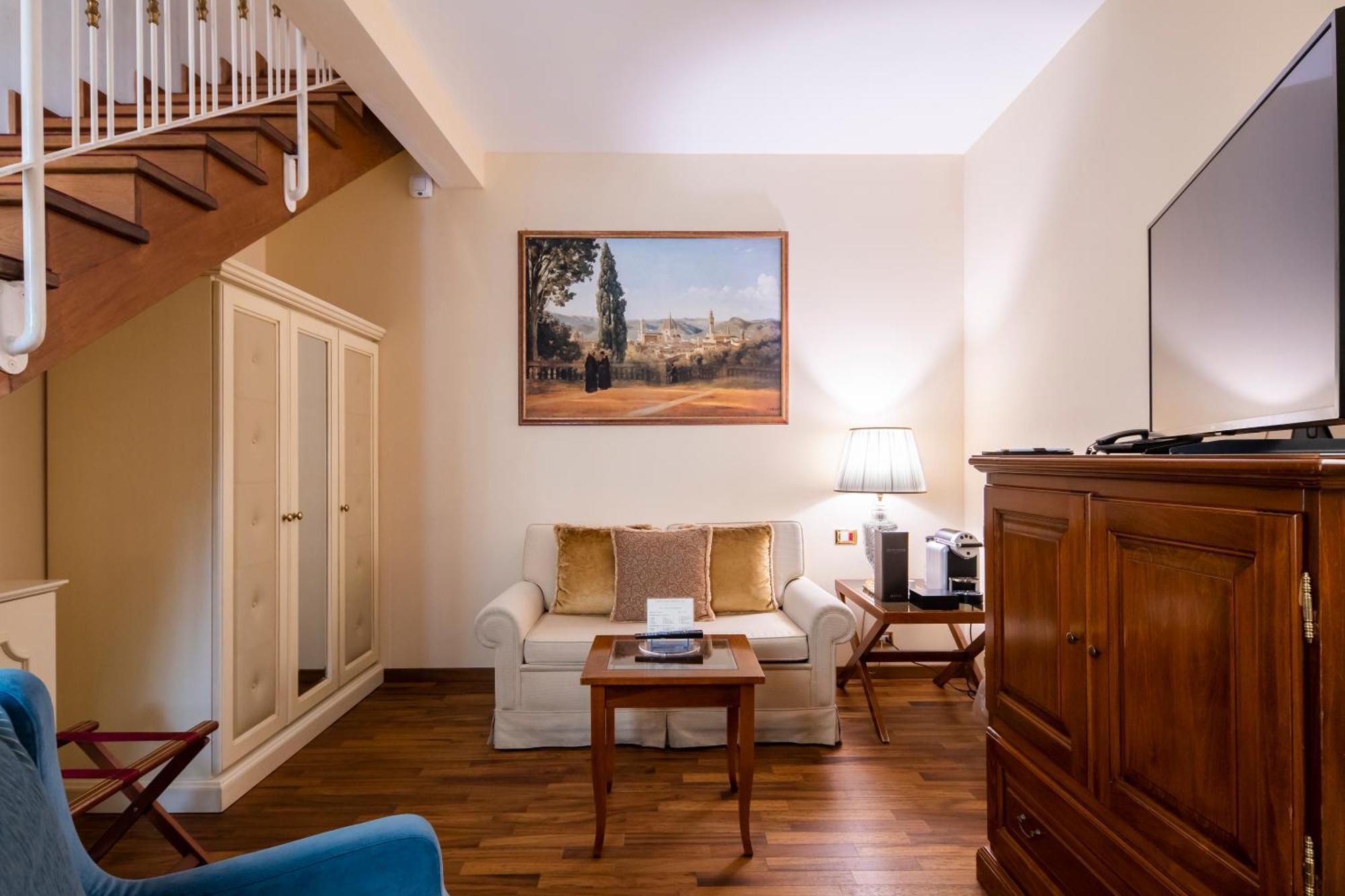 Golden Tower Hotel & Spa Florence Exterior photo A room at the hotel