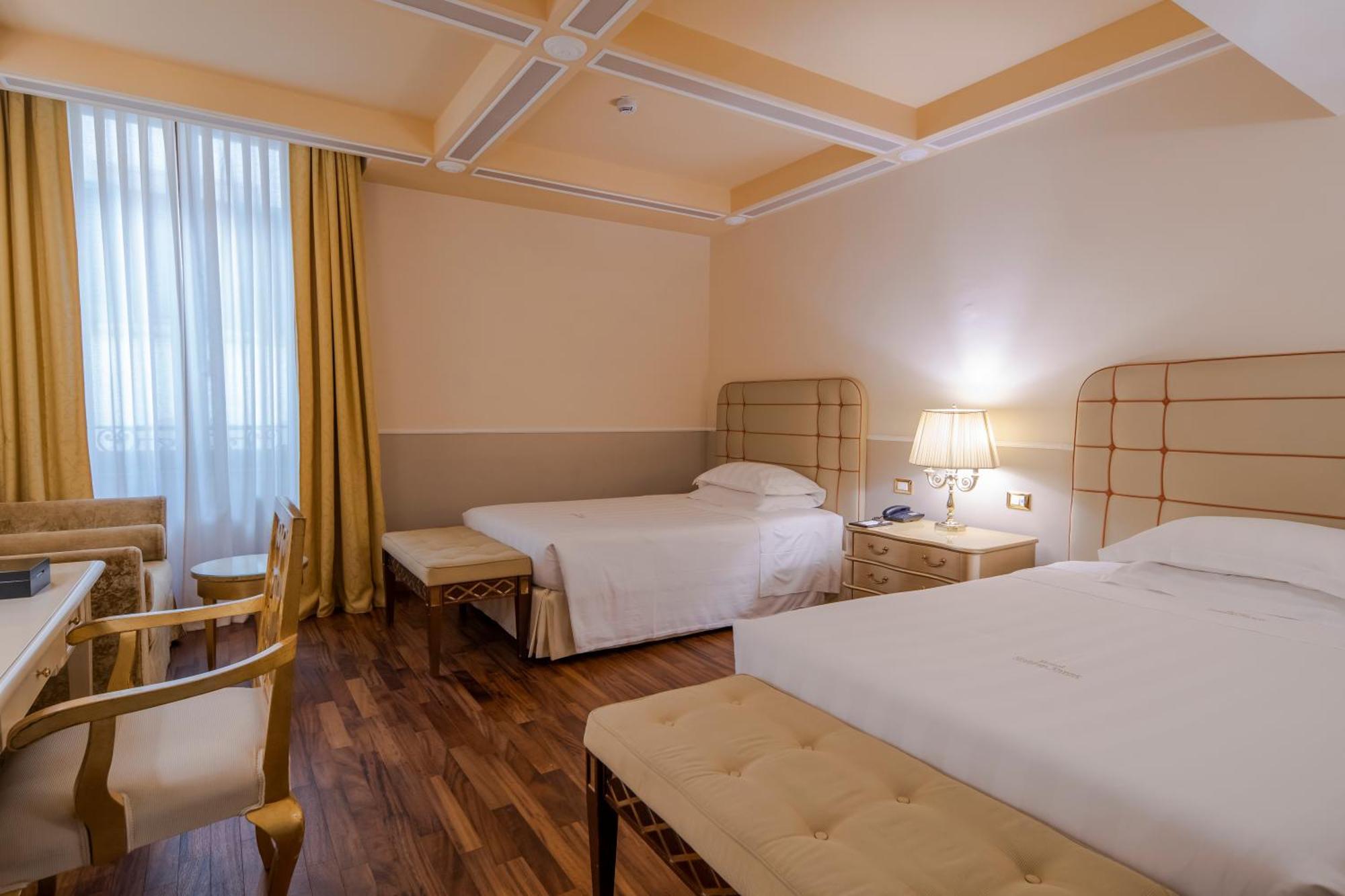 Golden Tower Hotel & Spa Florence Exterior photo A room at the hotel