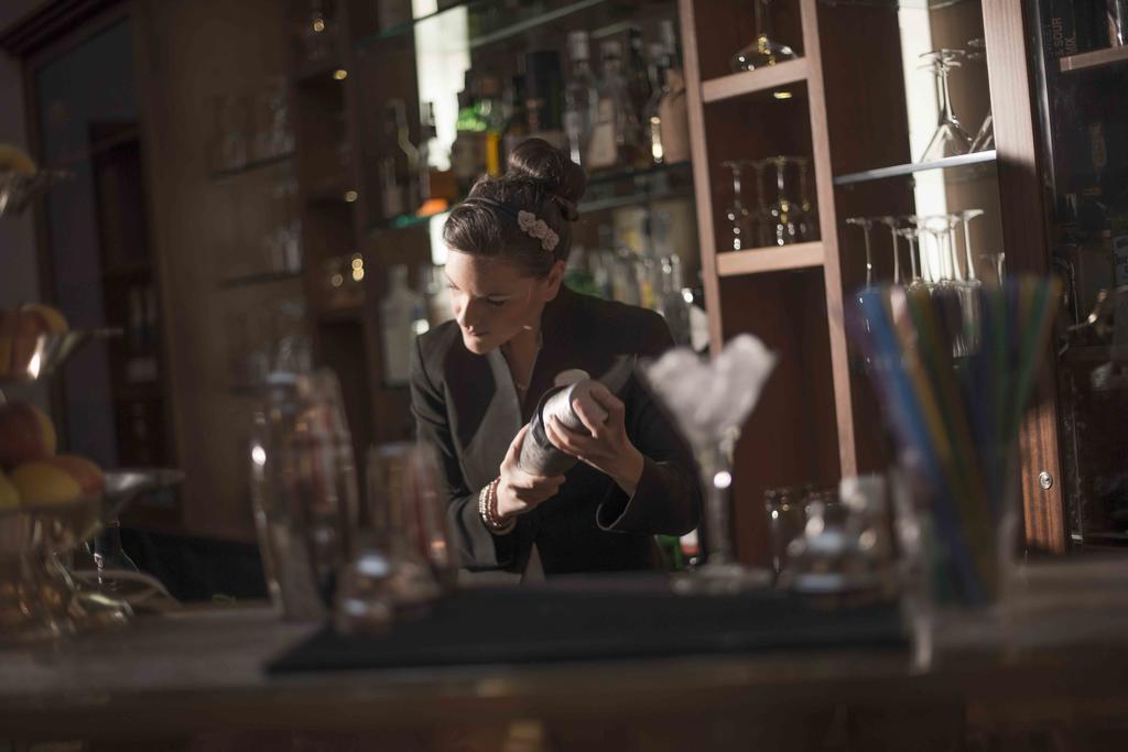 Golden Tower Hotel & Spa Florence Exterior photo A bartender at work