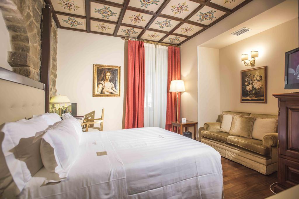 Golden Tower Hotel & Spa Florence Exterior photo A room at the hotel